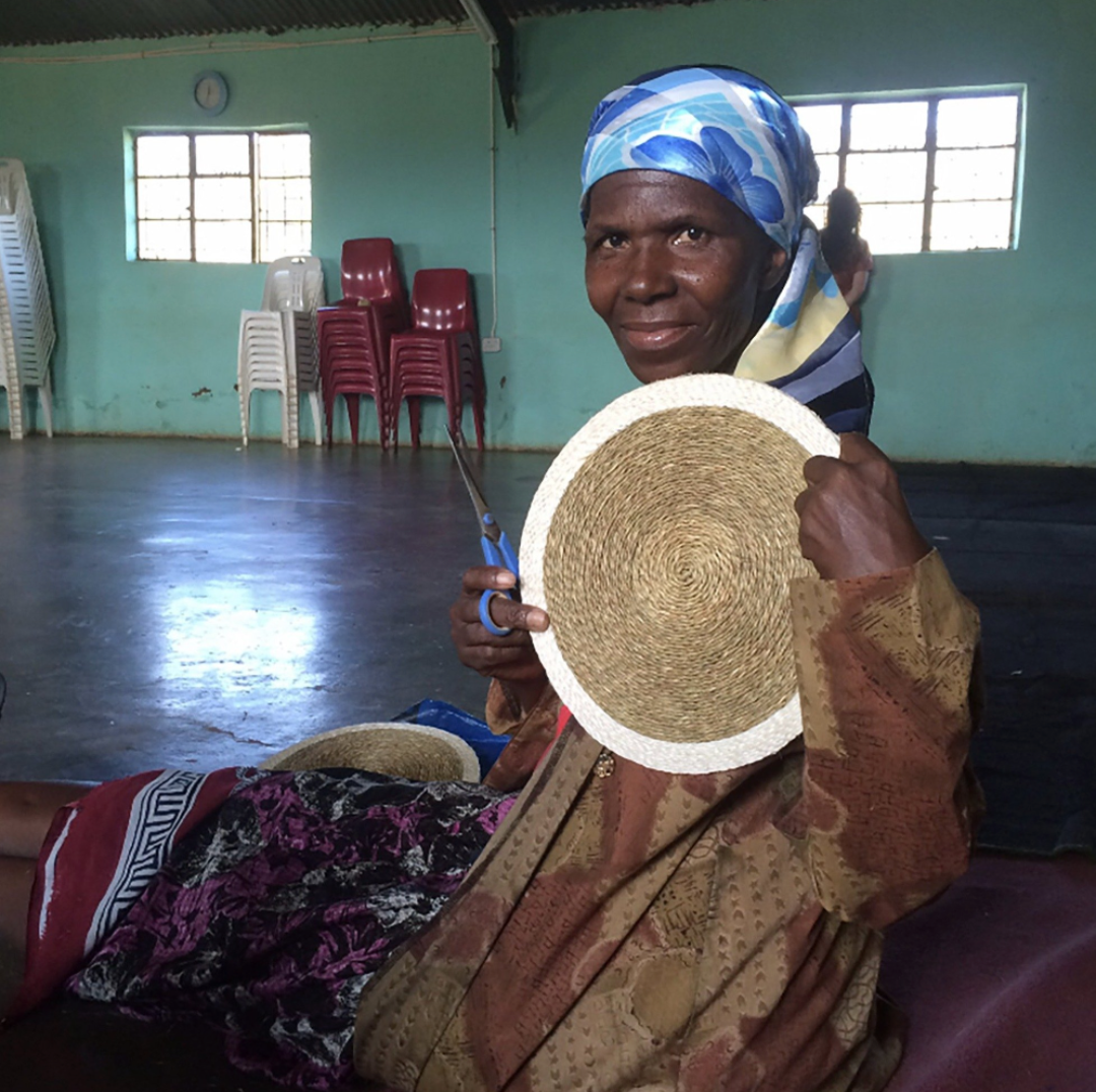 GONE RURAL Indigo Trim Lutindzi Grass Placemat: 28cm