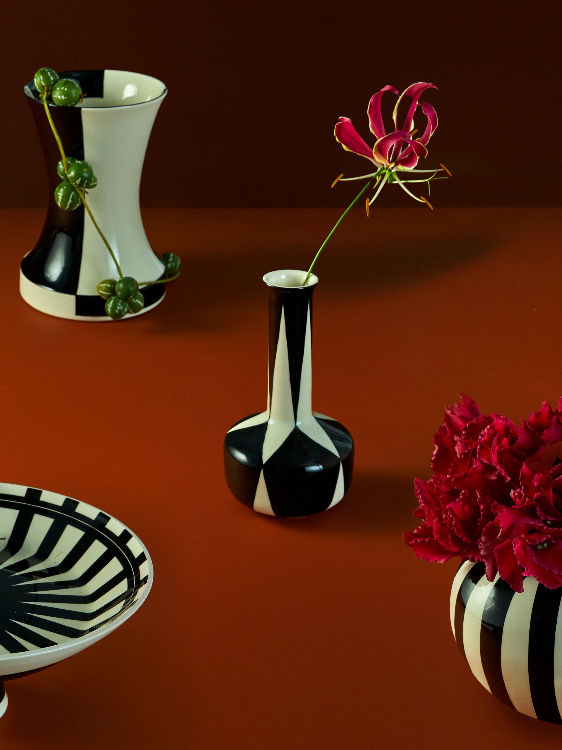 Ritzen Hand-Painted Ceramic Vase (7in/18cm)