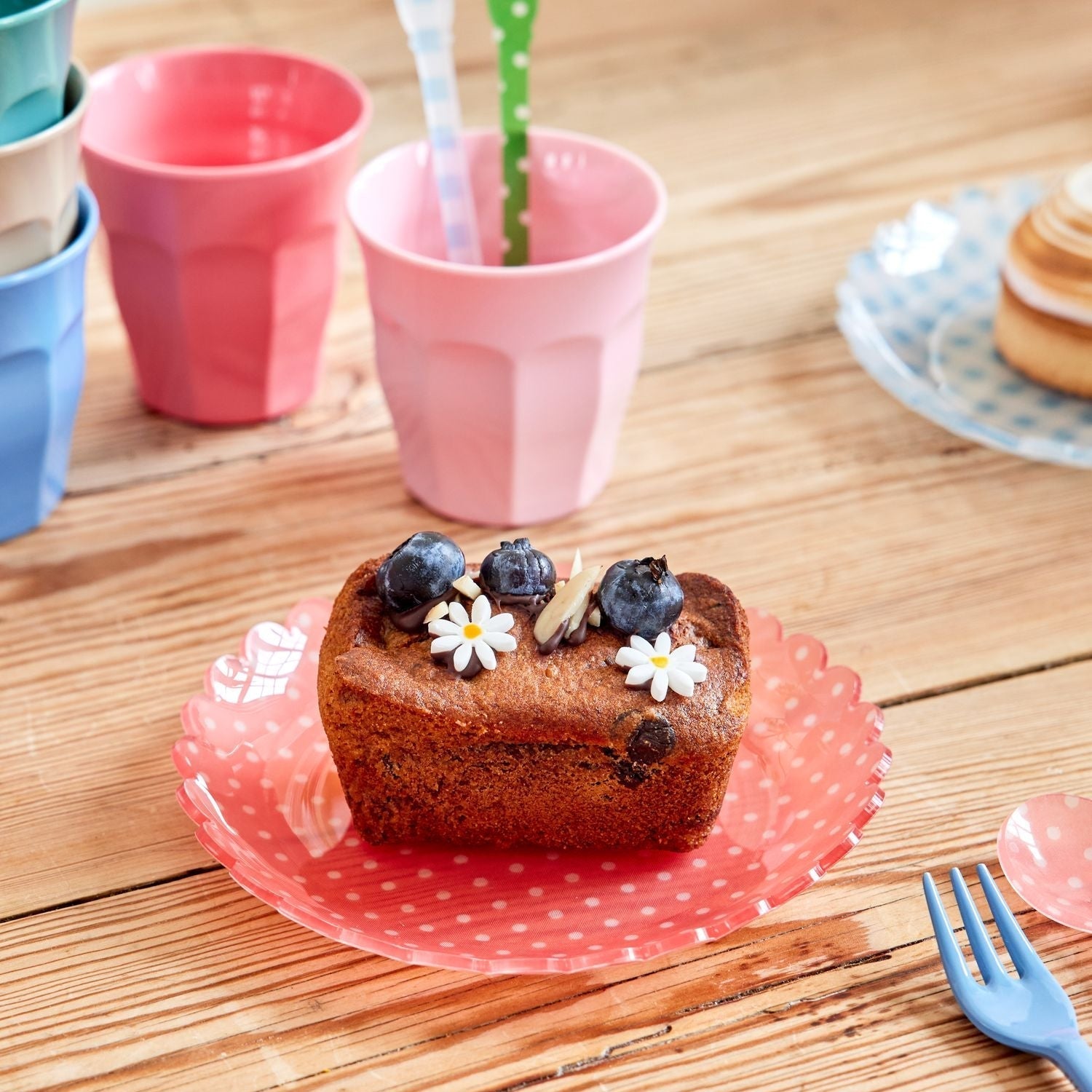 Acrylic Cake Plate with Coral Dots Fabric