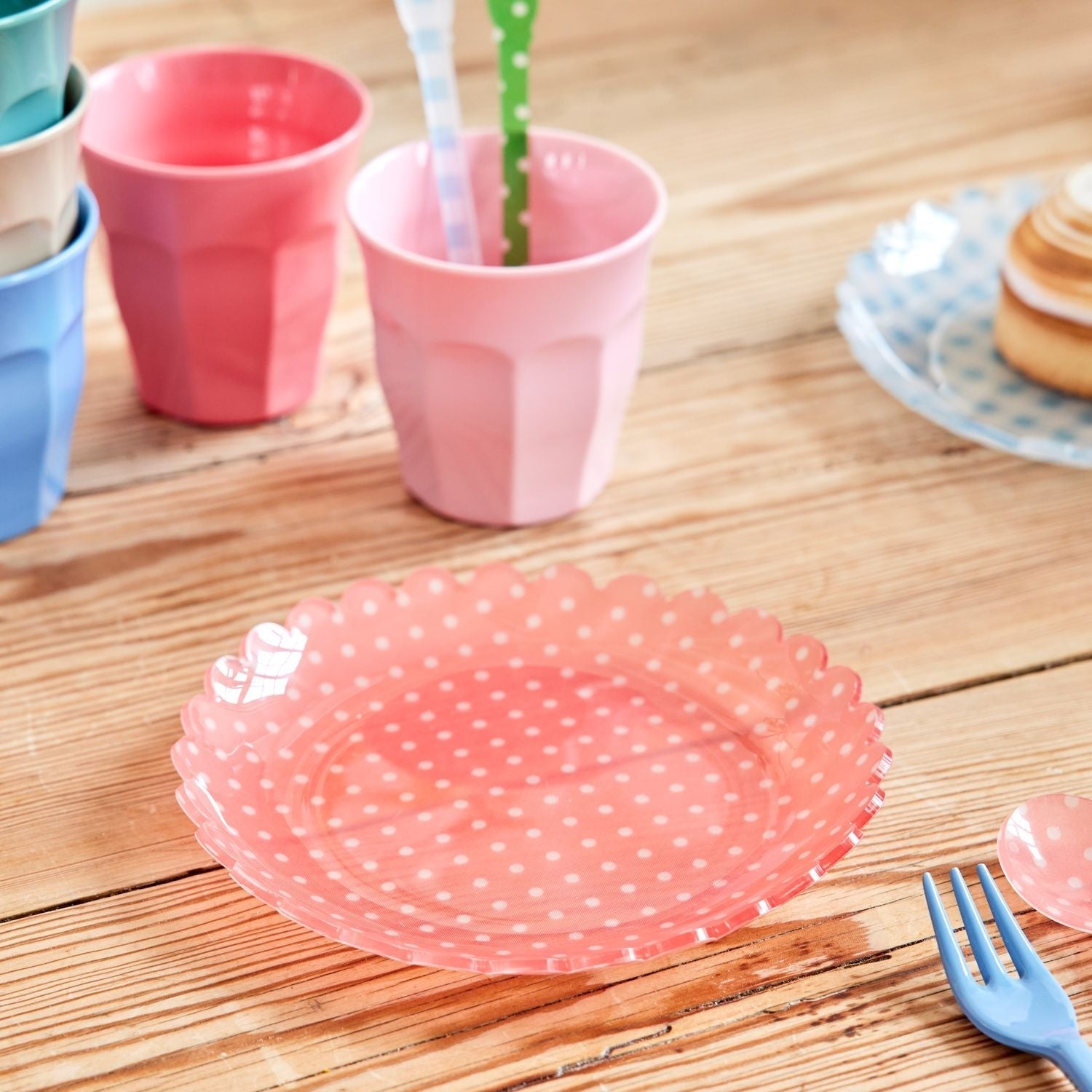 Acrylic Cake Plate with Coral Dots Fabric