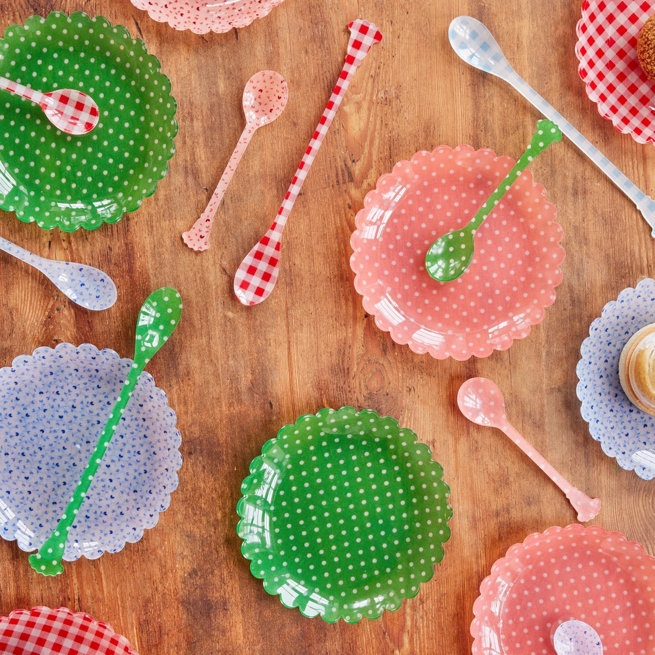 Acrylic Cake Plate with Coral Dots Fabric