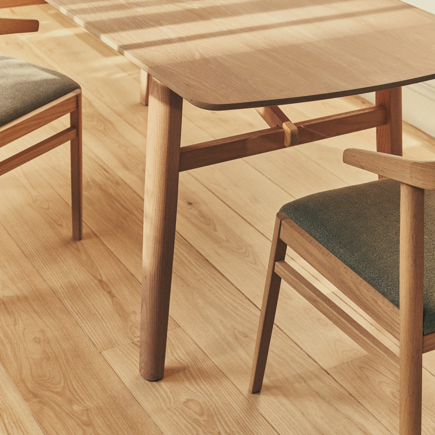 Borough 6 Seater Oak Dining Table