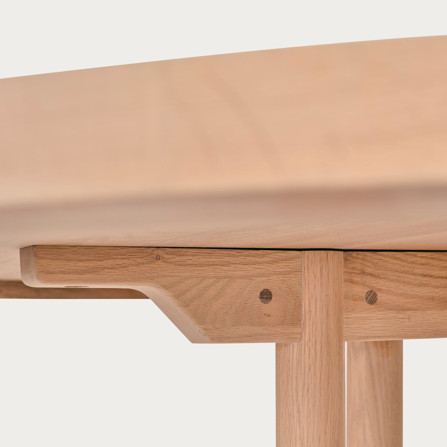 Battersea 6 Seater Round Oak Dining Table