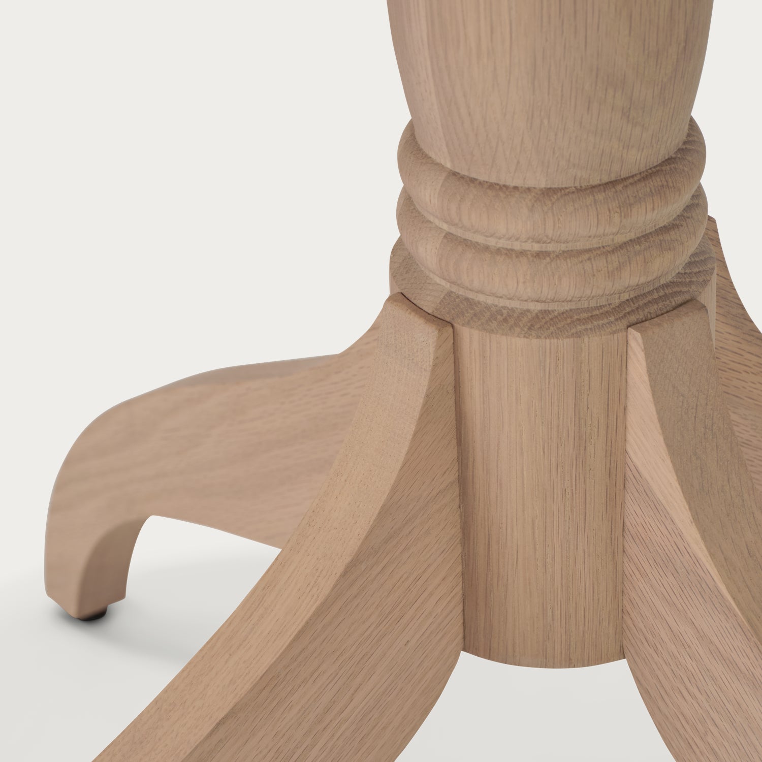 Sheldrake 4 Seater Round Oak Dining Table