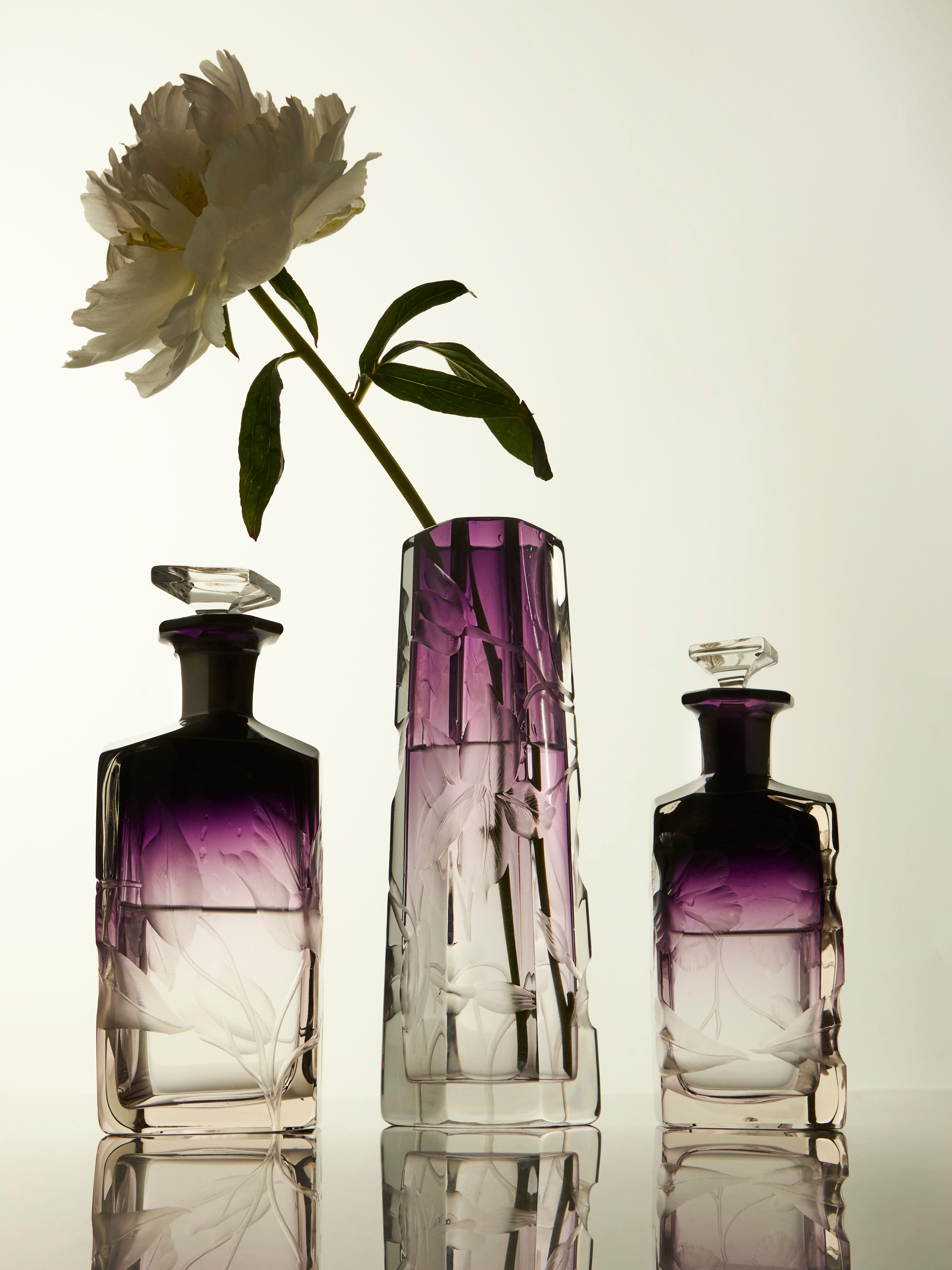 1900s Moser Hand-Engraved Cut Crystal Vase (9in/23cm)