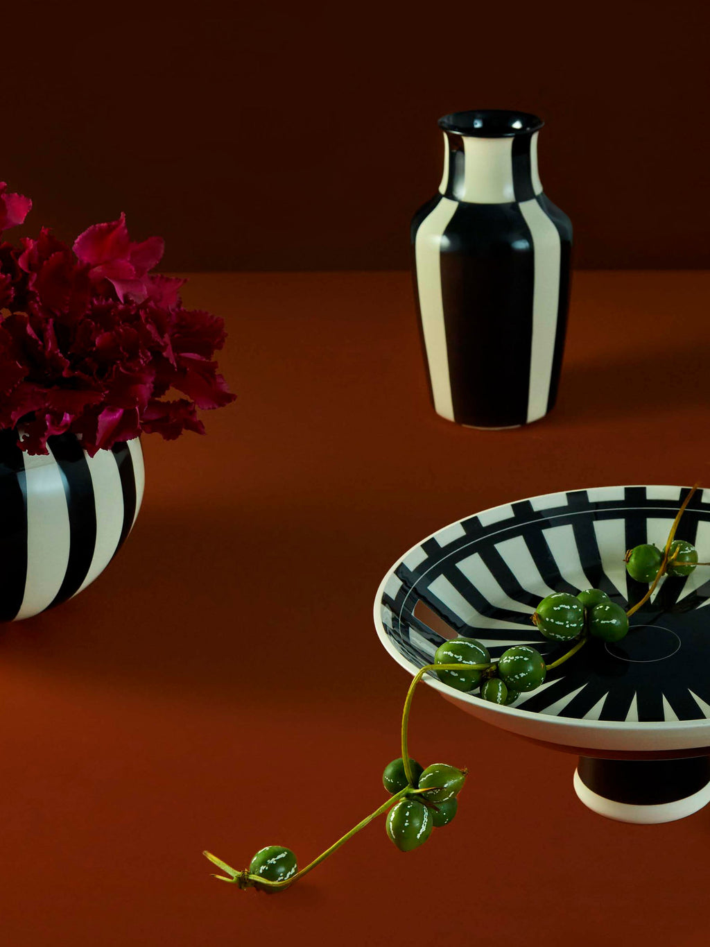 Ritzen Hand-Painted Ceramic Vase (8in/21cm)