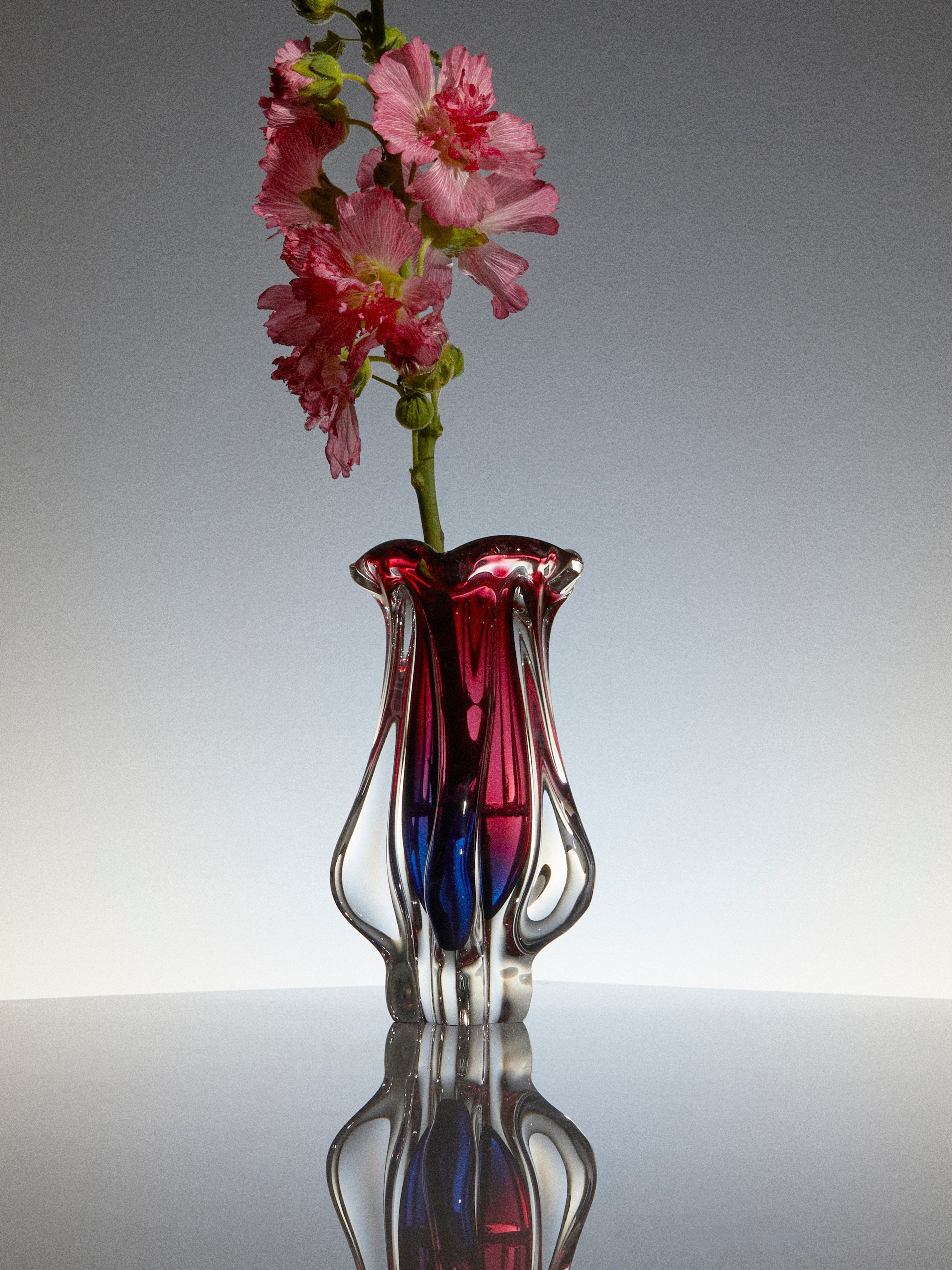 Mid-Century Glass Vase (10in/26cm)