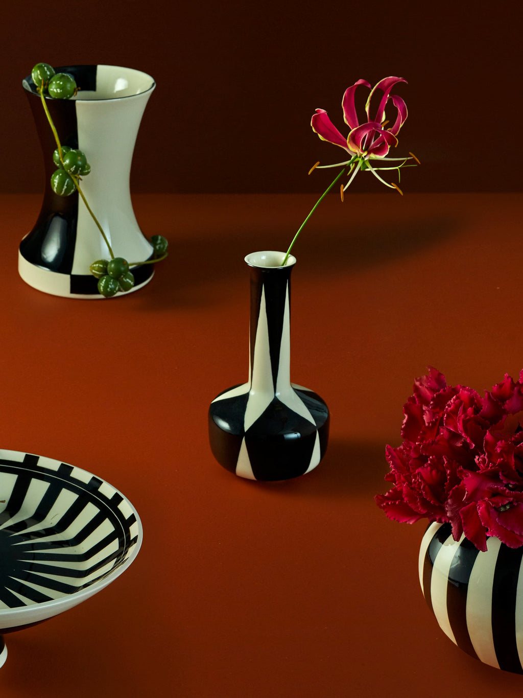 Ritzen Hand-Painted Ceramic Vase (7in/18cm)