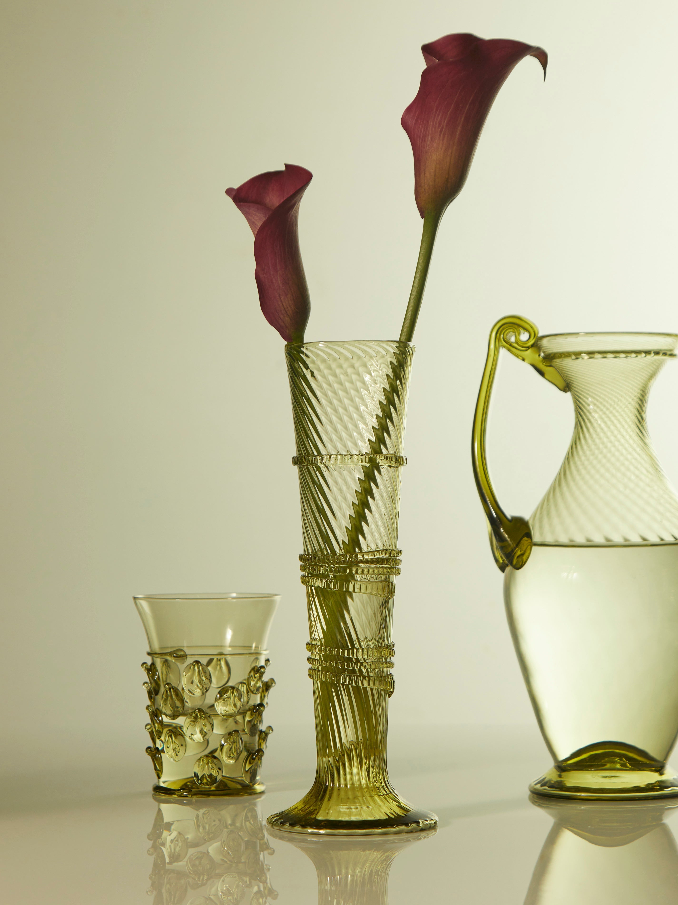 Hand-Blown Glass Tulip Vase (10in/25cm)