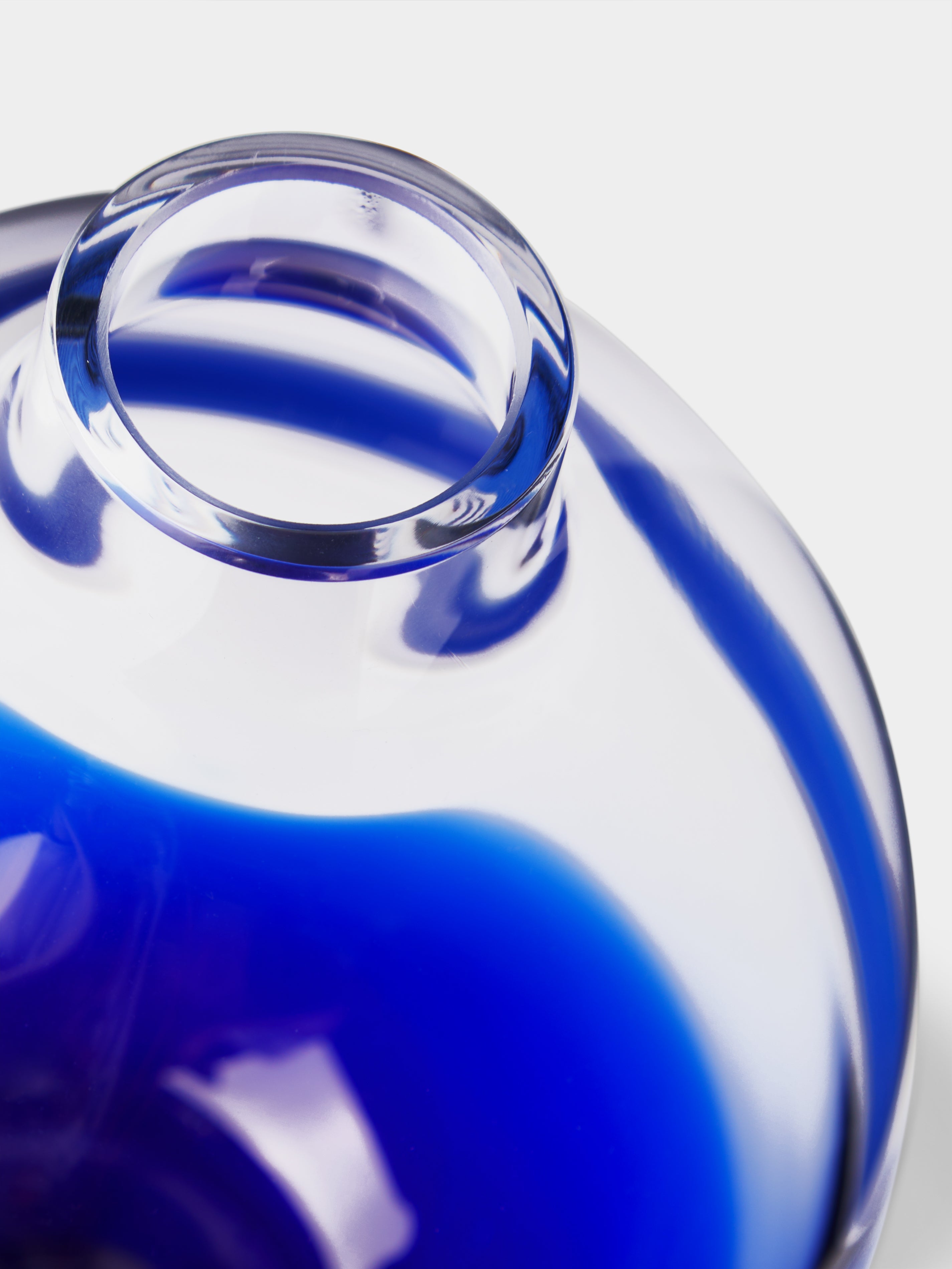 Hand-Blown Murano Glass Bud Vase (7in/18cm)