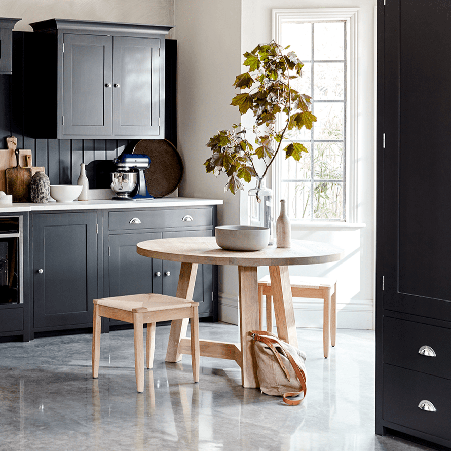 Arundel 4 Seater Round Oak Dining Table