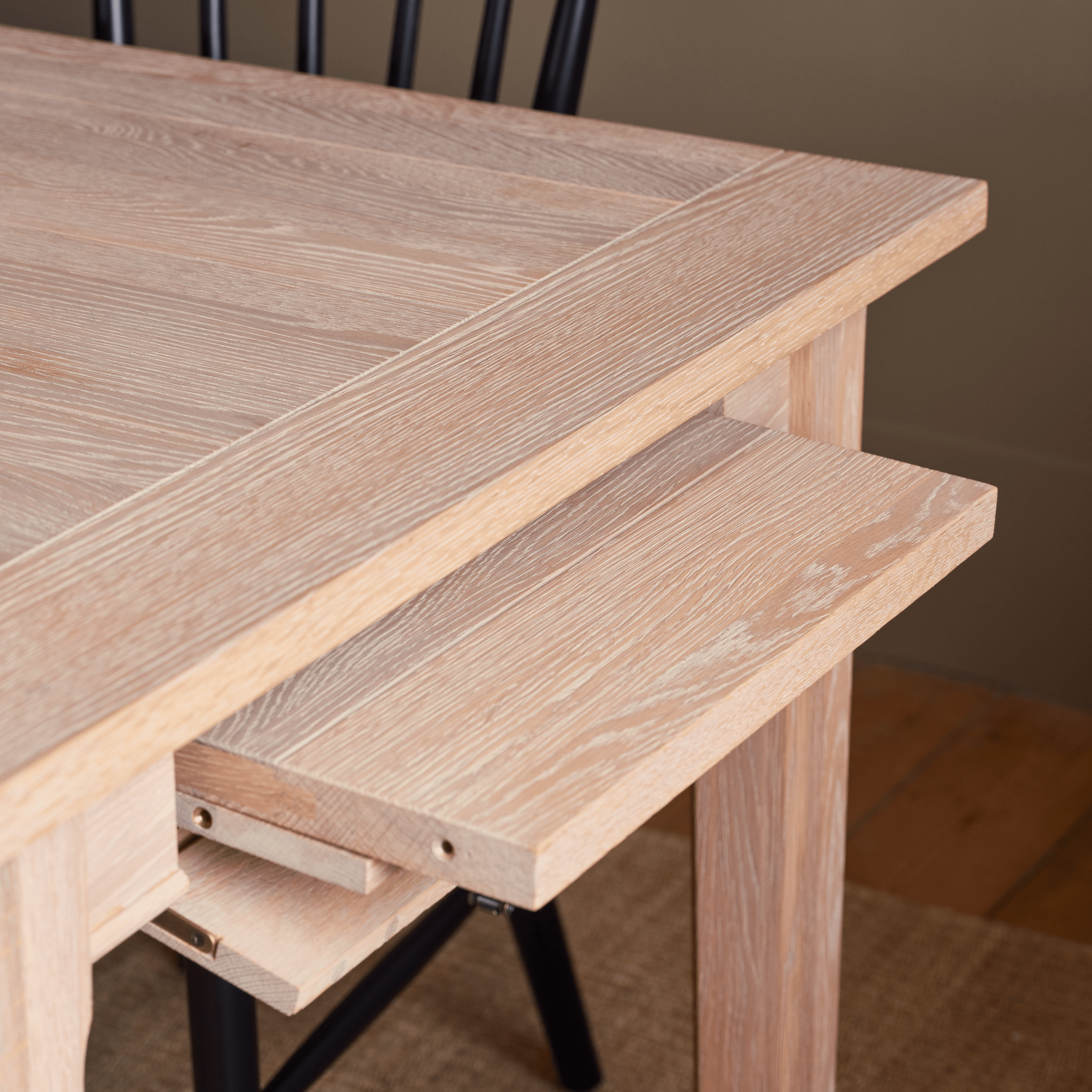 Moreton 6-10 Seater Extendable Oak Dining Table