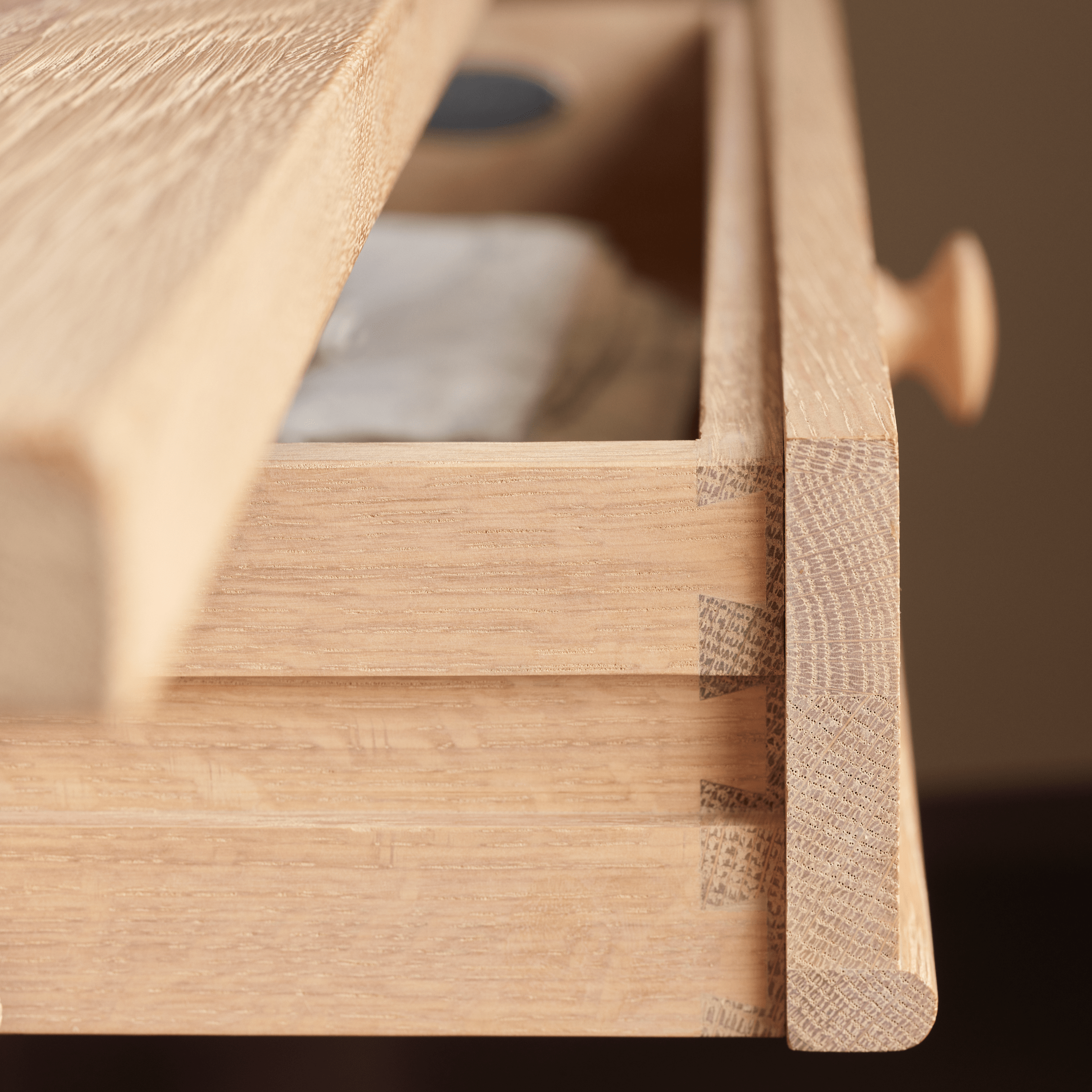 Moreton 6-10 Seater Extendable Oak Dining Table