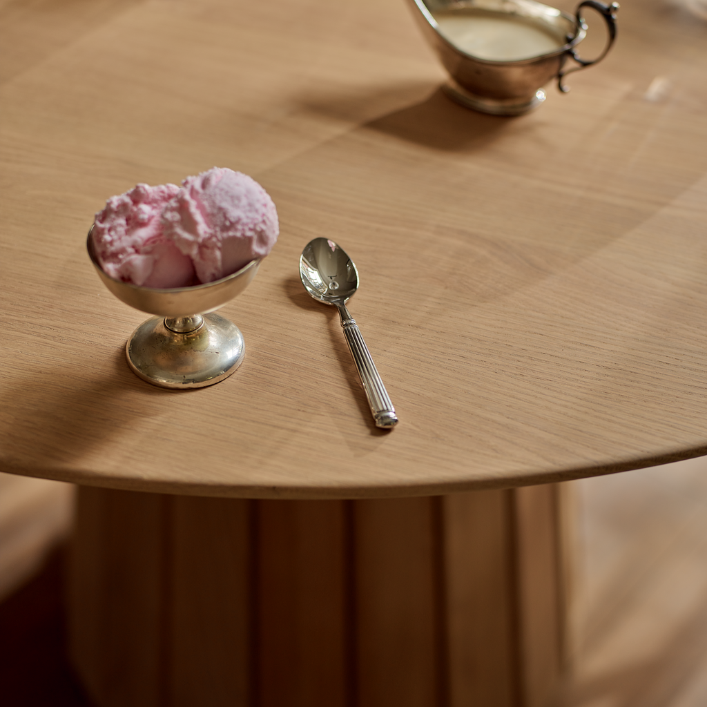 Stratford 4 Seater Round Oak Dining Table