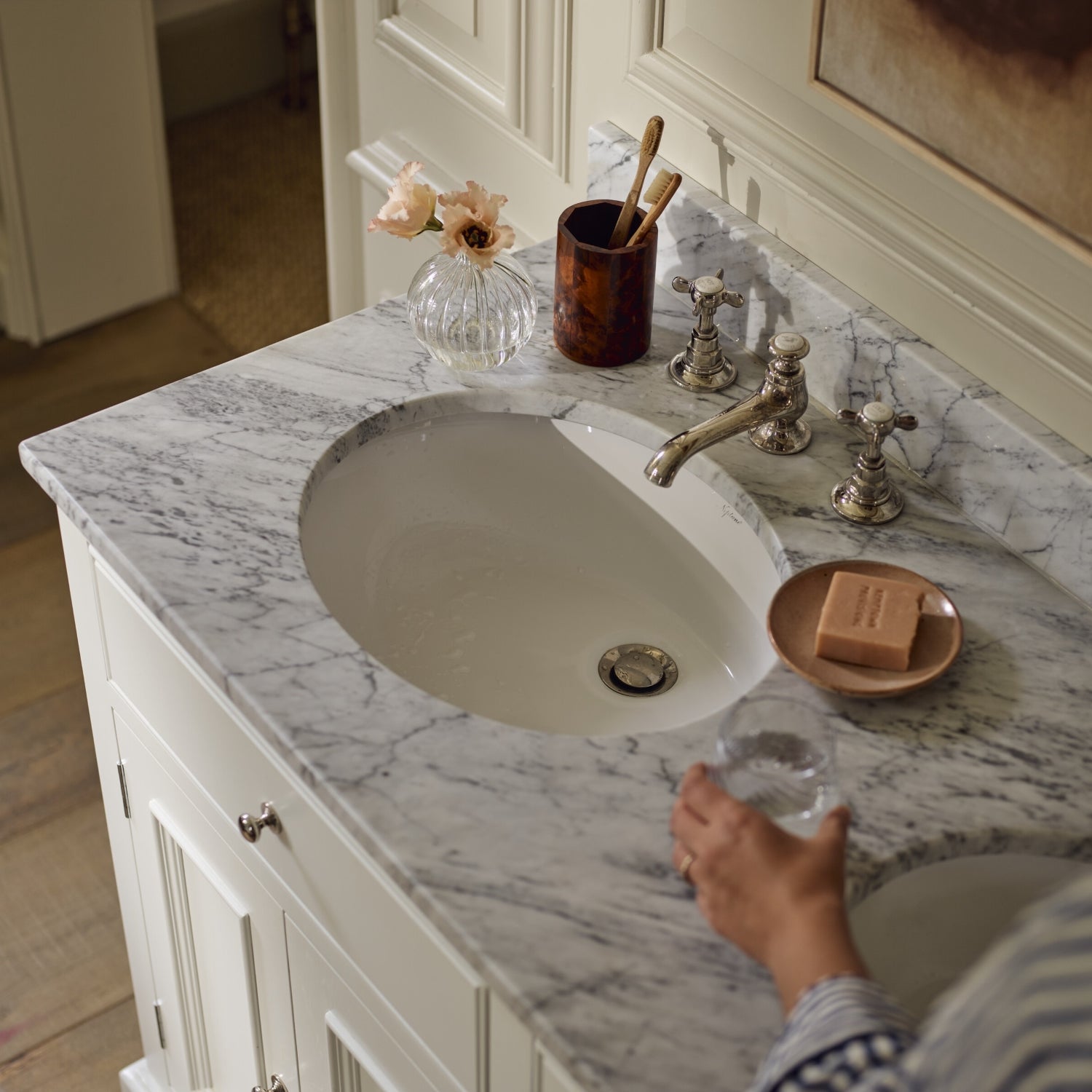 Chichester Undermount Double Door Washstand