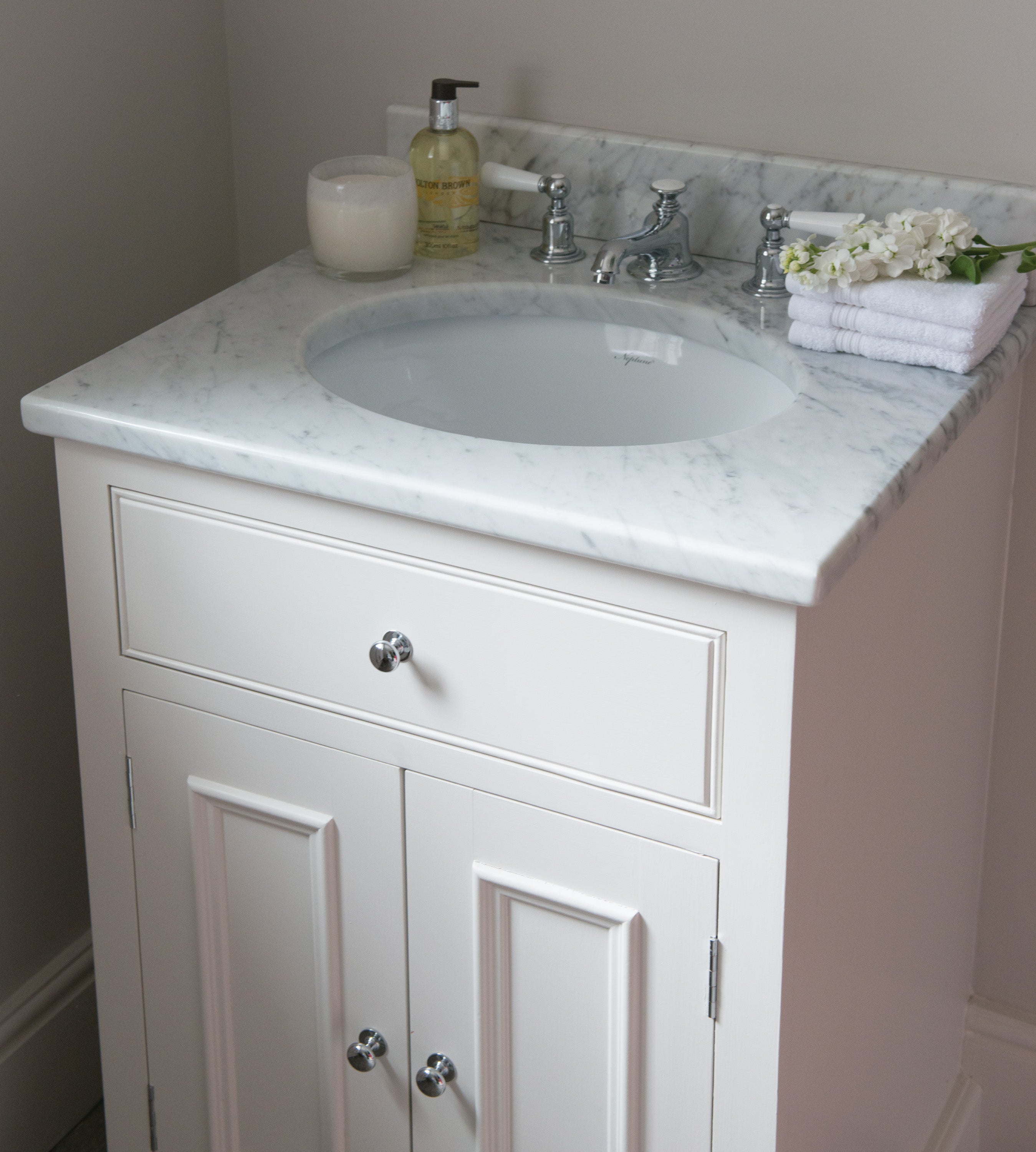 Chichester Undermount Washstand