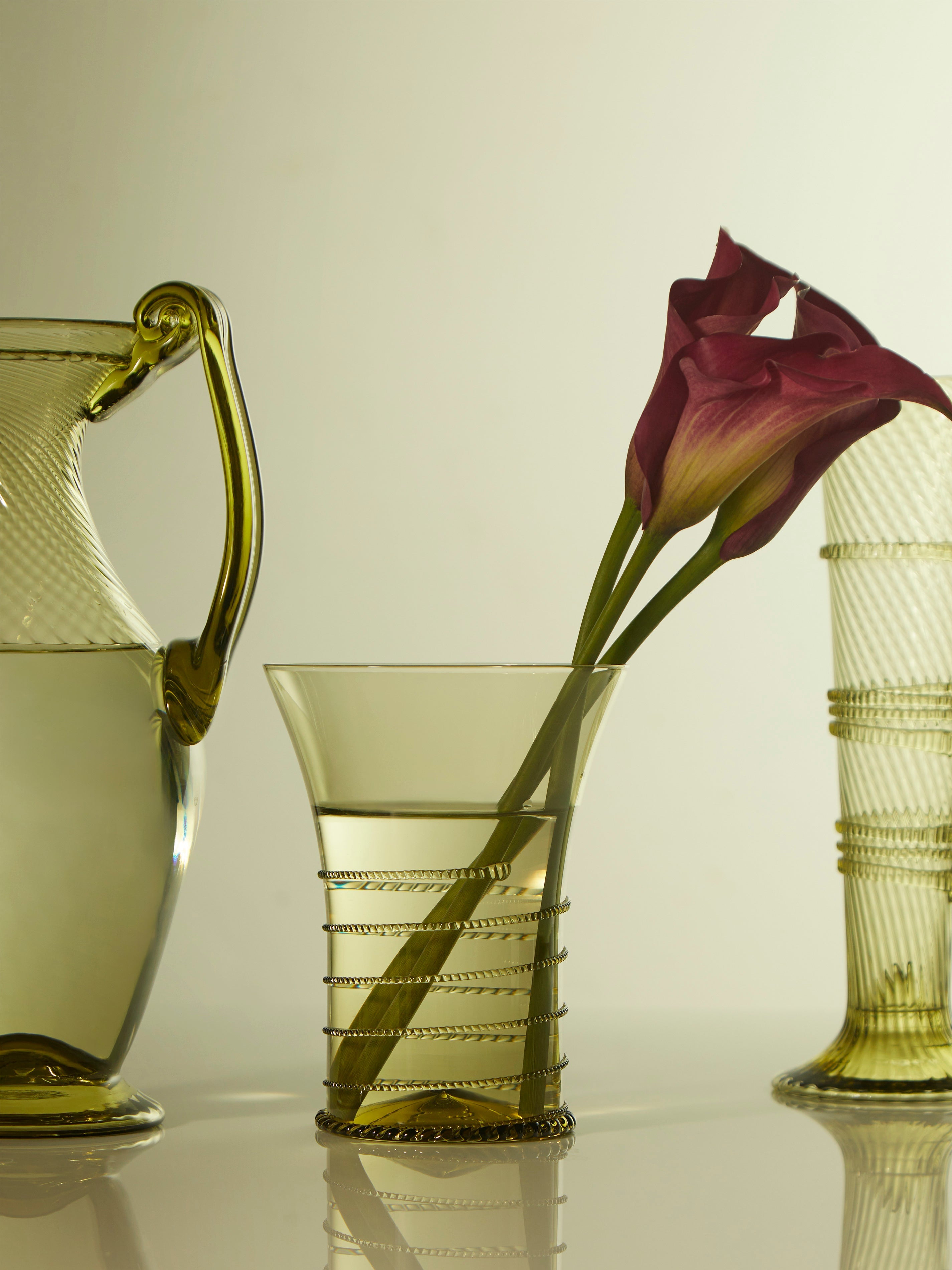 Hand-Blown Glass Vase (6in/15.5cm)