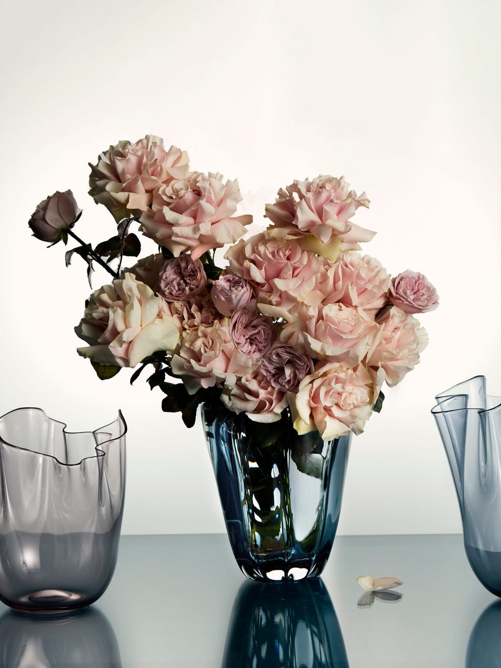 Fiori Conico Hand-Blown Murano Glass Vase (8in/20cm)