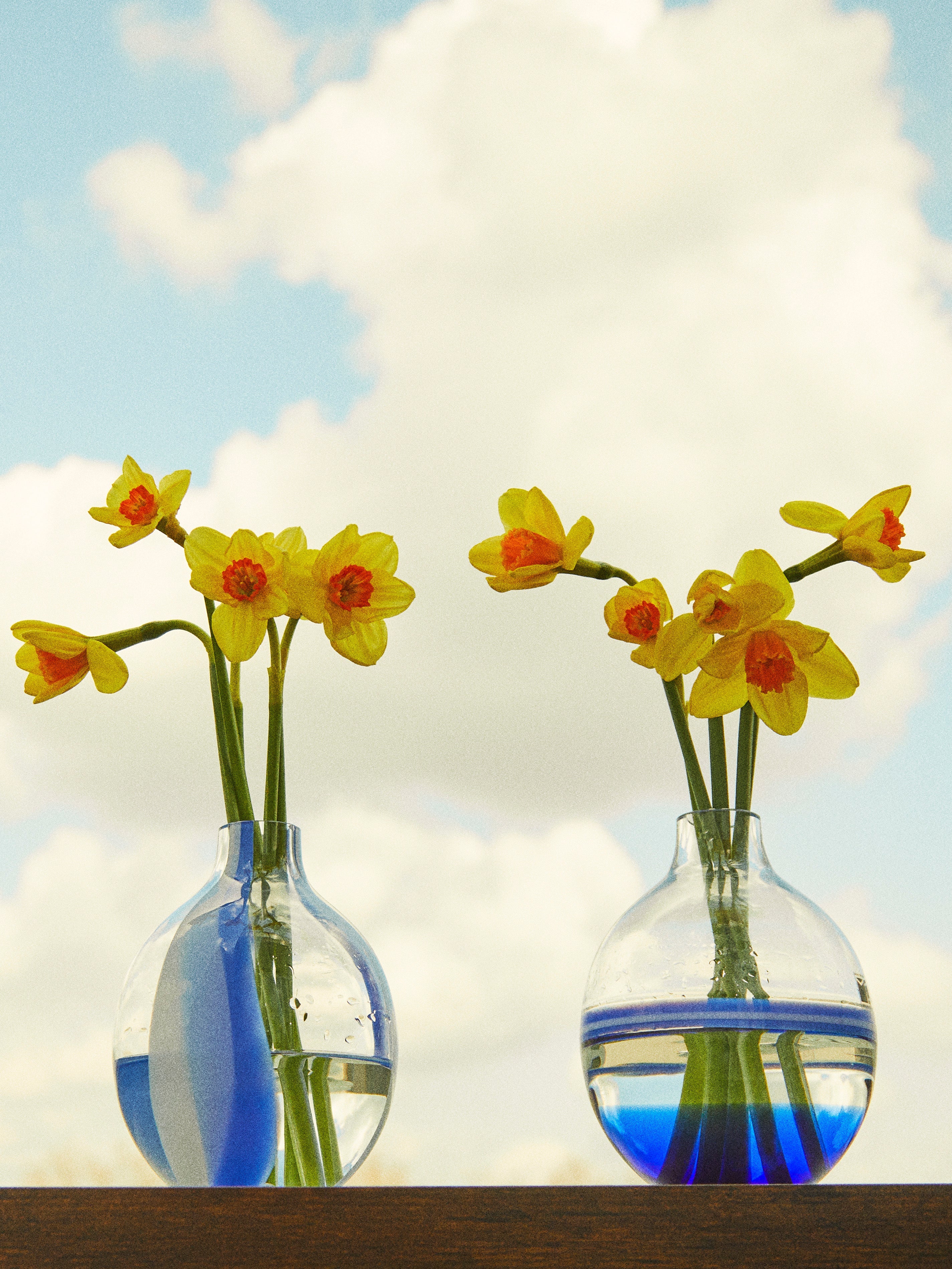 Hand-Blown Murano Glass Bud Vase (7in/18cm)